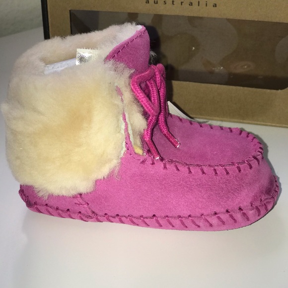 - New Authentic Baby Infant UGG boots, pink, size 2/3 (6-12 months) - Picture 4 of 10